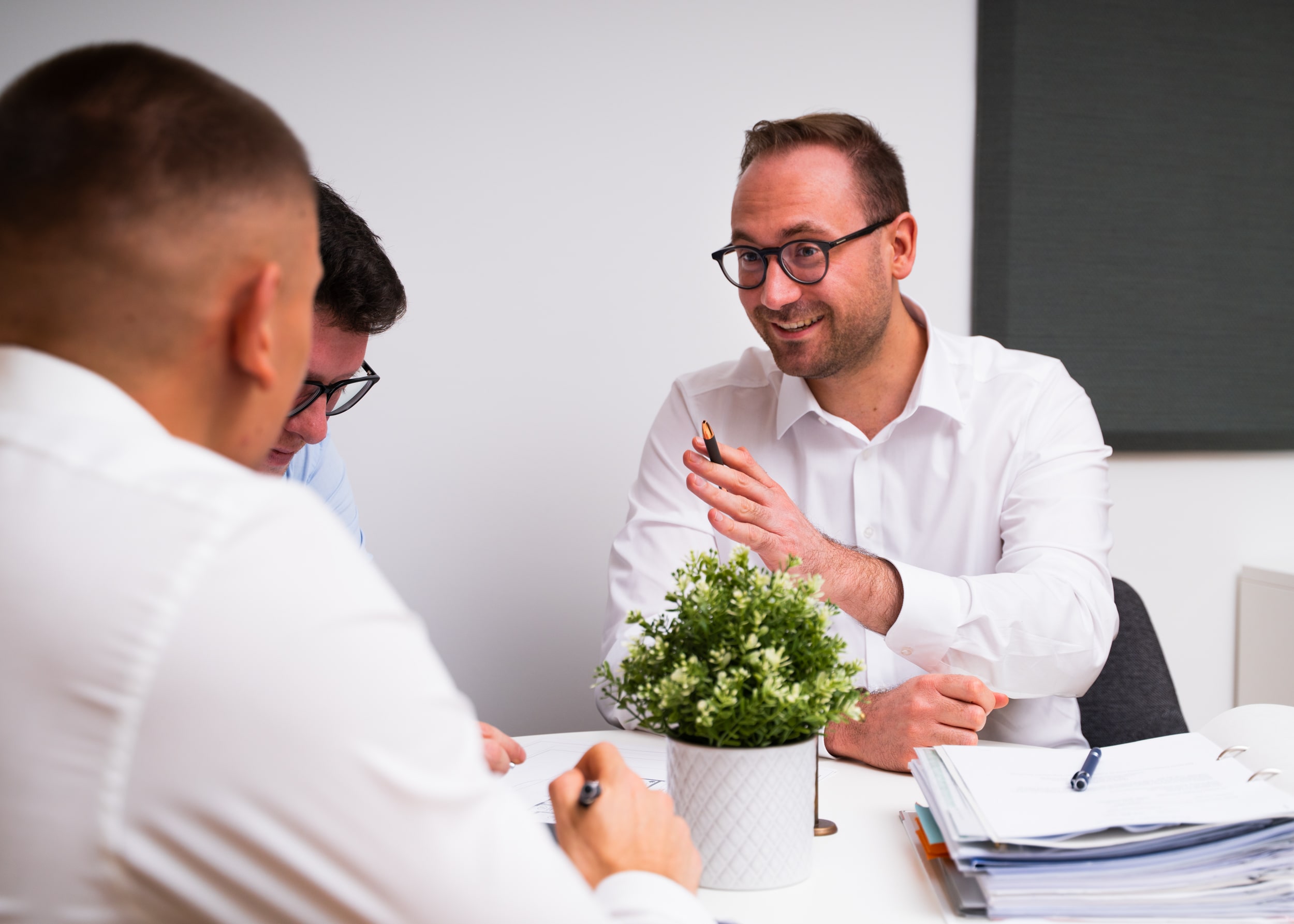 Immobilienbewertung in Beratungsgespräch bei Ernst & Engelhardt Immobilienmakler